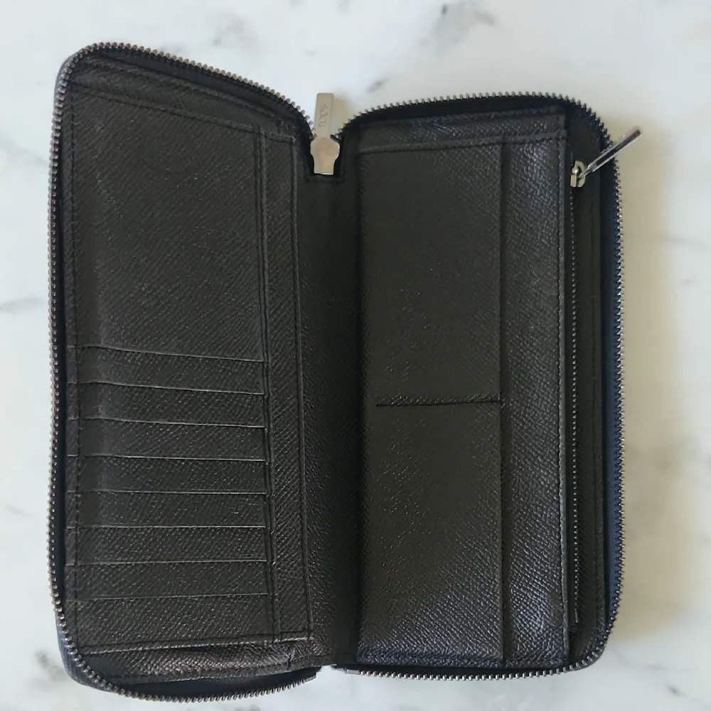 Tod's Long Zip Wallet With Pinstripe. Excellent Condition! Unisexy!